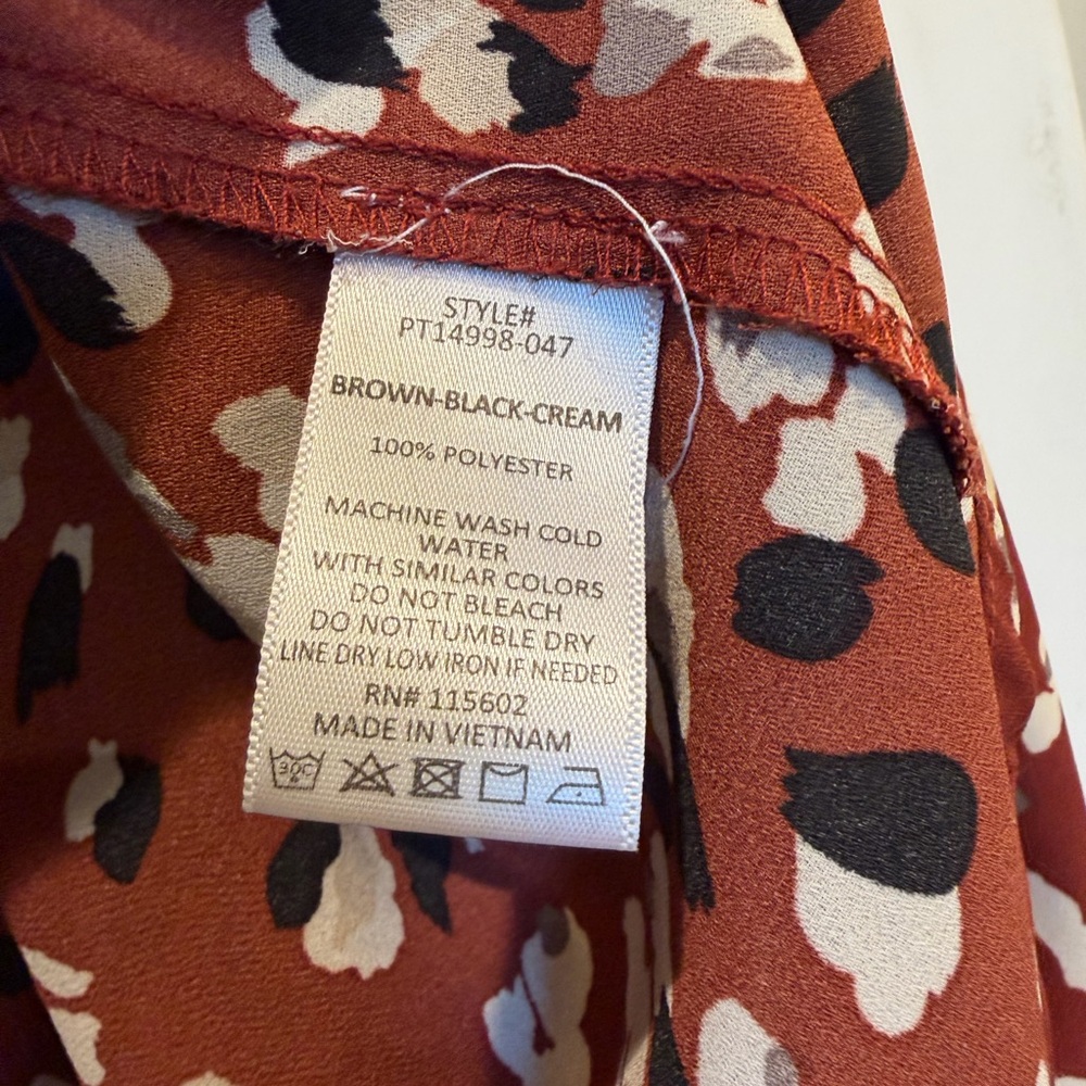 Lush V-Neck Blouse - Picture 4 of 5